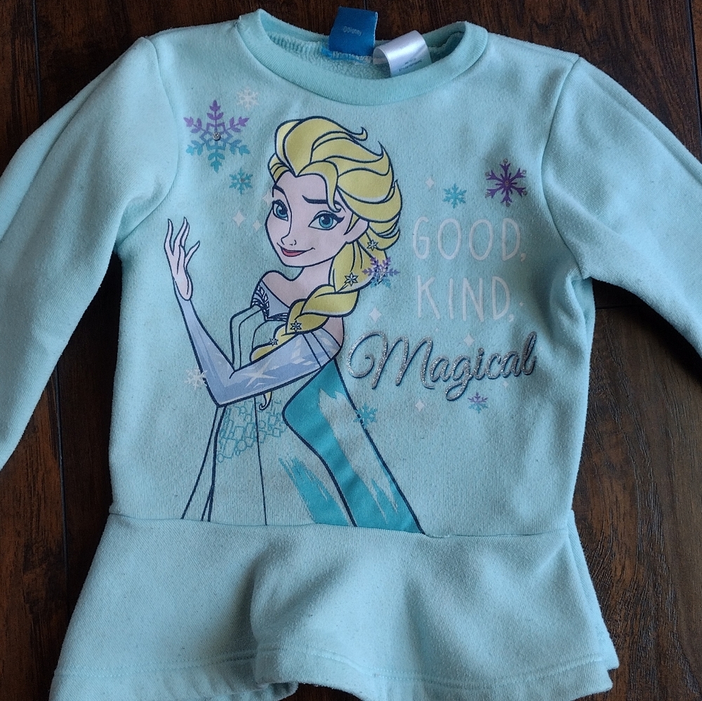 4T Cold Weather Tops + Robe - Picture 4 of 7